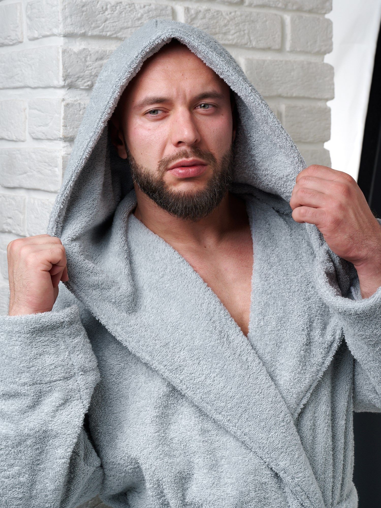снимок Халат мужской махровый PandaHug с капюшоном, светло-серый от магазина BIO-TEXTILES ОПТ