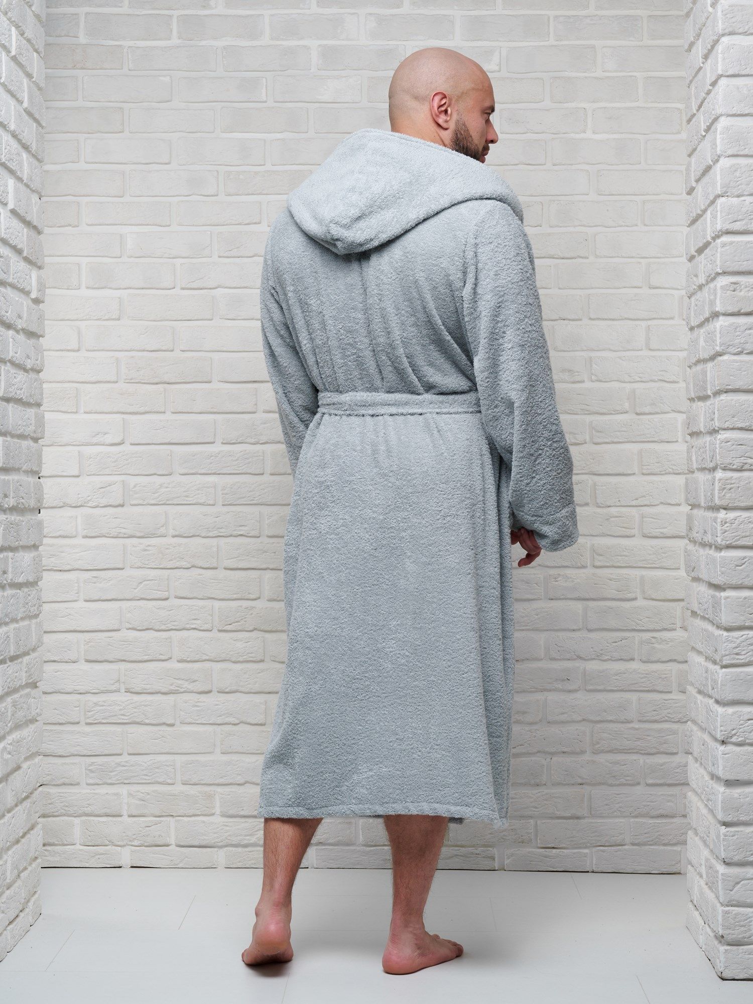 снимок Халат мужской махровый PandaHug с капюшоном, светло-серый от магазина BIO-TEXTILES ОПТ